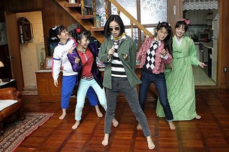 Min-yeong Kim, Jin-joo Park, So-ra Kang, Bo-ra Nam, Bo-mi Kim - Sunny - Filmfotók