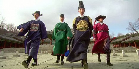 Tae-ri Lee, Woo-shik Choi, Micky Yoochun, Seok-won Jeong - El príncipe de la azotea - De la película
