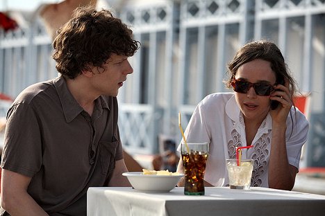 Jesse Eisenberg, Elliot Page - A Roma con amor - De la película