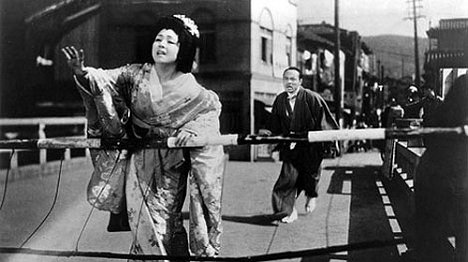Mačiko Kjó - Icuwareru seisó - Z filmu