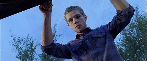 Max Thieriot - House at the End of the Street - Z filmu