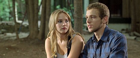 Jennifer Lawrence, Max Thieriot - House at the End of the Street - Photos