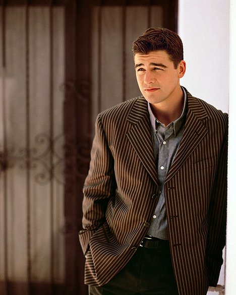 Kyle Chandler - Early Edition - Photos