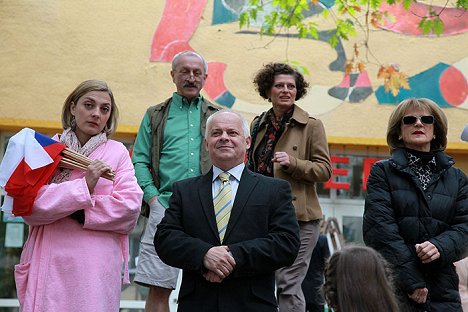 Barbora Poláková, Oldřich Navrátil, Bohumil Klepl, Natálie Drabiščáková, Taťjana Medvecká - Základka - Kuvat elokuvasta