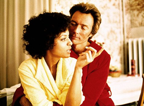 Vonetta McGee, Clint Eastwood - The Eiger Sanction - Filmfotók