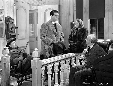 Fred MacMurray, Barbara Stanwyck - Remember the Night - Photos