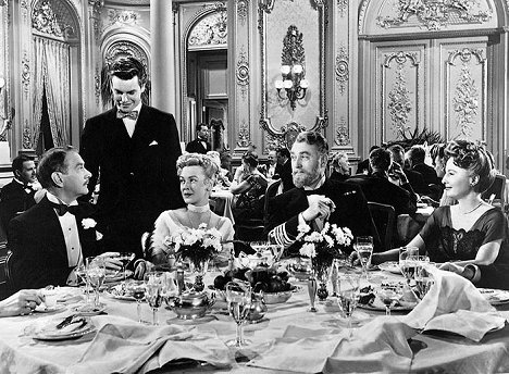 Clifton Webb, Robert Wagner, Frances Bergen, Brian Aherne, Barbara Stanwyck - Untergang der Titanic - Filmfotos