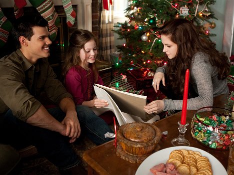 Taylor Lautner, Mackenzie Foy, Kristen Stewart - Twilight - Chapitre 5 : Révélation 2e partie - Film