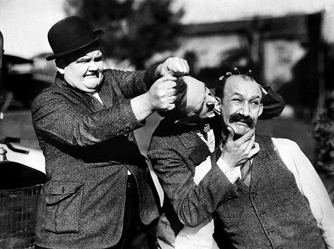 Oliver Hardy, Stan Laurel, James Finlayson - Big Business - Filmfotók