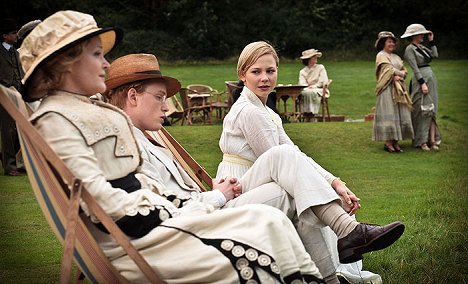 Adelaide Clemens - Parade's End - Film