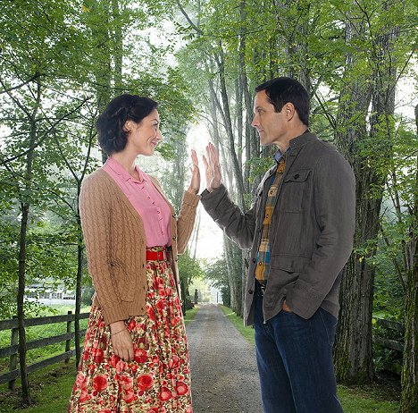 Sarah Manninen, Rob Estes - The Edge of the Garden - De la película