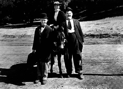 Stan Laurel, Rosina Lawrence, Oliver Hardy - Au Far West - Film