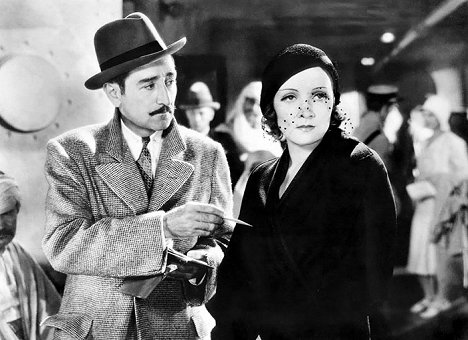 Adolphe Menjou, Marlene Dietrich - Marrocos - De filmes