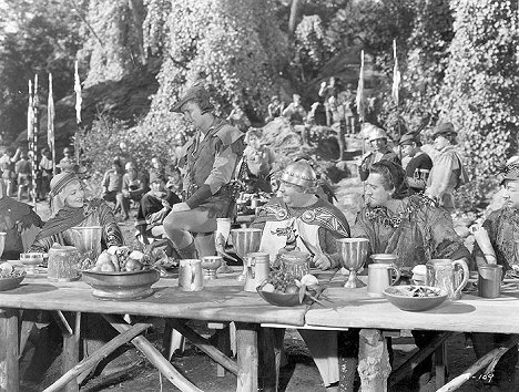 Olivia de Havilland, Errol Flynn, Eugene Pallette, Basil Rathbone - Robin Hood, König der Vagabunden - Filmfotos