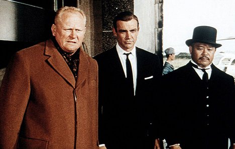 Gert Fröbe, Sean Connery, Harold Sakata - James Bond 007 - Goldfinger - Filmfotos