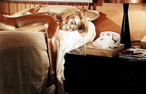 Shirley Eaton - 007 ja Kultasormi - Kuvat elokuvasta
