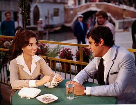 Suzanne Pleshette, Ian McShane - If It's Tuesday, This Must Be Belgium - Photos