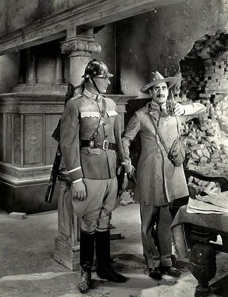 Zeppo Marx, Groucho Marx - Die Marx Brothers im Krieg - Filmfotos