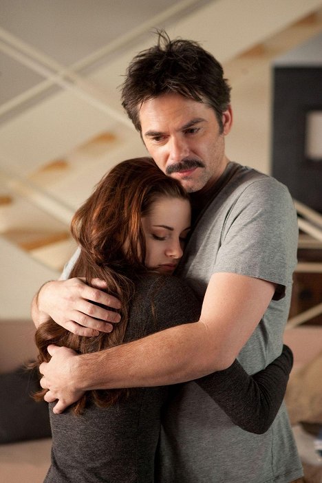 Kristen Stewart, Billy Burke - The Twilight Saga: Breaking Dawn - Part 2 - Photos
