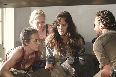 Melissa McBride, Emily Kinney, Sarah Wayne Callies - The Walking Dead - Sick - Photos