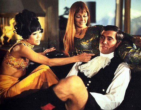 Mona Chong, Jenny Hanley, George Lazenby - 007 al servicio secreto de su majestad - De la película
