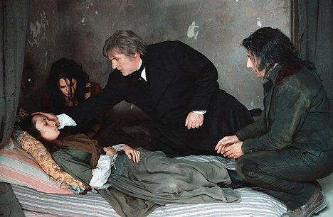 Sophie Milleron, Asia Argento, Gérard Depardieu, Christian Clavier - Les Misérables - Kuvat elokuvasta