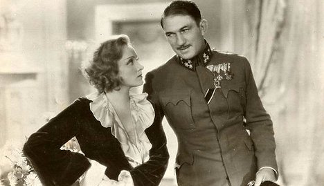 Marlene Dietrich, Victor McLaglen - Dishonored - Kuvat elokuvasta