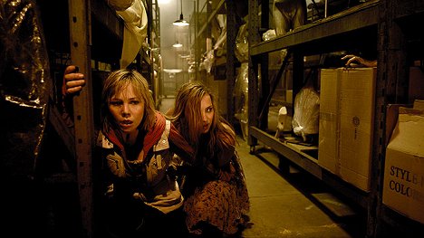 Adelaide Clemens, Heather Marks - Silent Hill: Revelation - Filmfotos