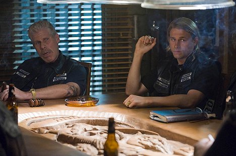 Ron Perlman, Charlie Hunnam - Sons of Anarchy - Filmfotos