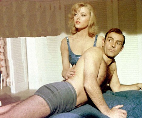 Margaret Nolan, Sean Connery - James Bond 007 - Goldfinger - Filmfotos