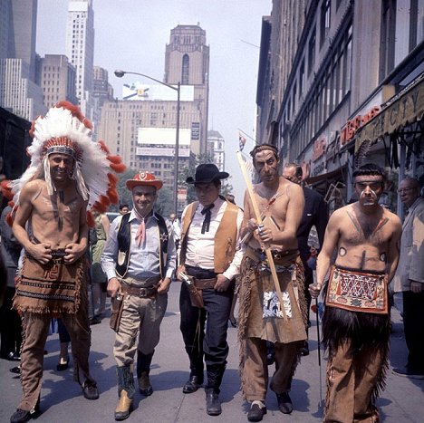 Christian Marin, Louis de Funès, Michel Galabru, Guy Grosso, Michel Modo - The Troops in New York - Photos