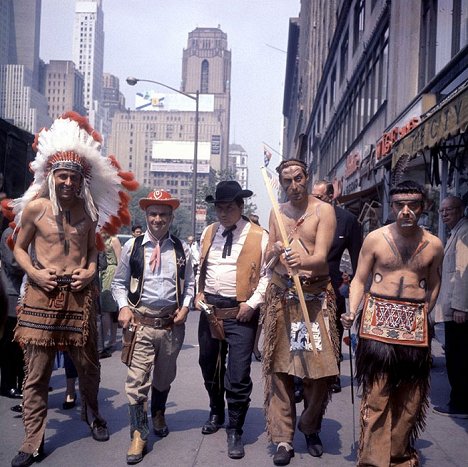 Christian Marin, Louis de Funès, Michel Galabru, Guy Grosso, Michel Modo - Četník v New Yorku - Z filmu