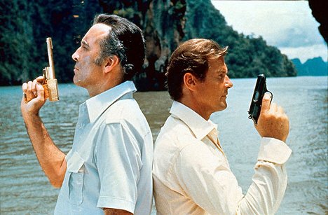 Christopher Lee, Roger Moore - The Man with the Golden Gun - Photos