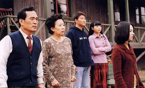 In-hwan Park, Moon-hee Na, Kang-ho Song - The Quiet Family - Filmfotos