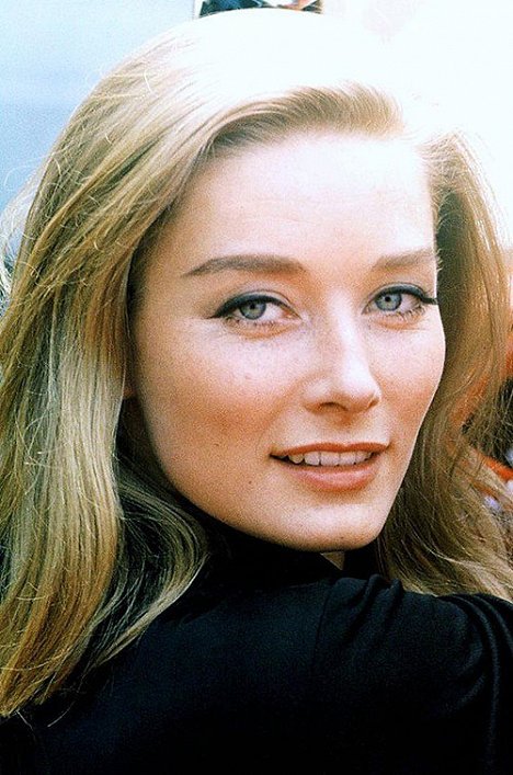 Tania Mallet - 007 ja Kultasormi - Promokuvat