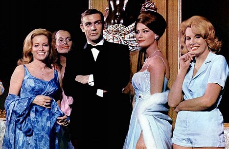 Luciana Paluzzi, Martine Beswick, Sean Connery, Claudine Auger, Molly Peters - Feuerball - Filmfotos