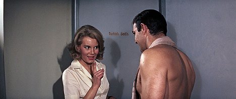 Molly Peters, Sean Connery - Opération Tonnerre - Film