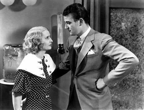Barbara Stanwyck, John Wayne - Vaalea viettelijätär - Kuvat elokuvasta