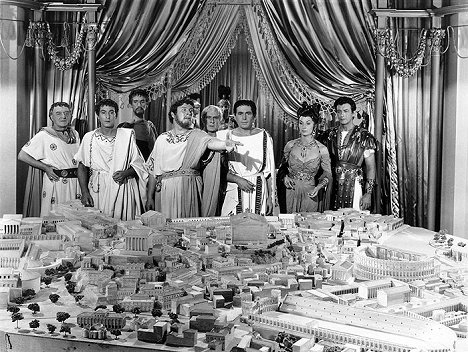 Peter Ustinov, Nicholas Hannen, Leo Genn, Patricia Laffan, Robert Taylor - Quo Vadis - Photos