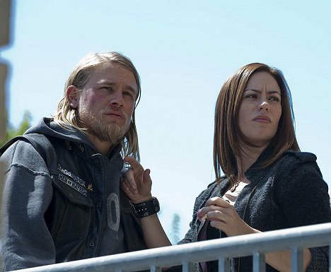 Charlie Hunnam, Maggie Siff - Sons of Anarchy - Photos