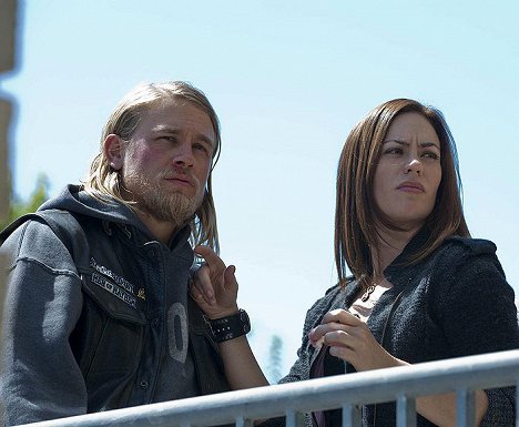 Charlie Hunnam, Maggie Siff - Hijos de la anarquía - De la película