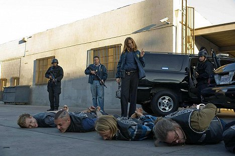 Ally Walker - Sons of Anarchy - Photos