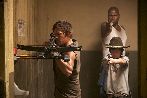 Norman Reedus, Vincent M. Ward, Chandler Riggs - The Walking Dead - Hounded - Photos