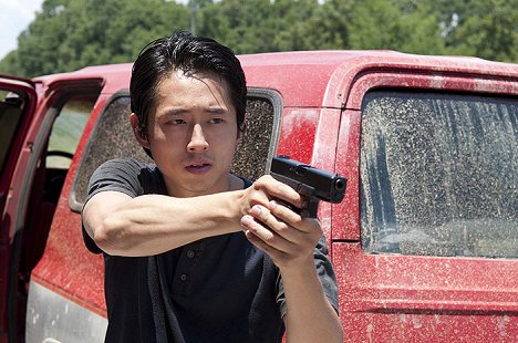 Steven Yeun - The Walking Dead - Hounded - Photos