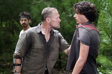 Michael Rooker, Dave Davis - The Walking Dead - Hounded - Photos