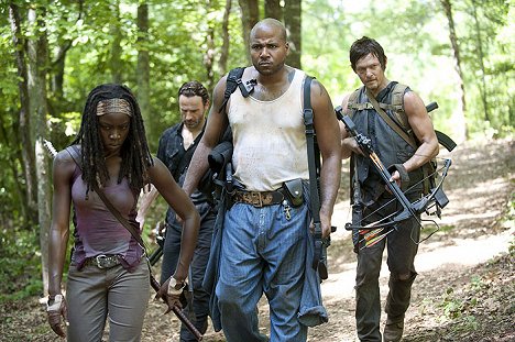 Danai Gurira, Andrew Lincoln, Vincent M. Ward, Norman Reedus - The Walking Dead - When the Dead Come Knocking - Photos