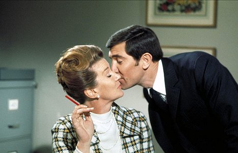 Lois Maxwell, George Lazenby - On Her Majesty's Secret Service - Photos