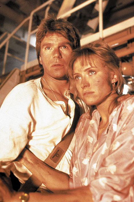 Richard Dean Anderson, Darlanne Fluegel - MacGyver - Pilot - Z filmu