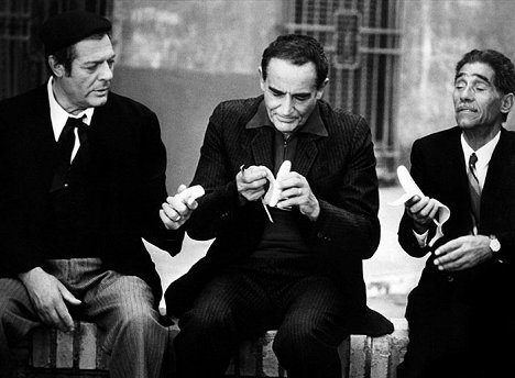 Marcello Mastroianni, Vittorio Gassman, Tiberio Murgia - I soliti ignoti vent'anni dopo - Kuvat elokuvasta