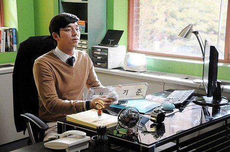 Yoo Gong - Kim Jong-uk chatgi - Z filmu